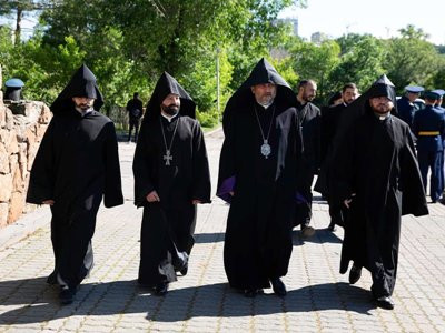 Armenia clerics visit Victory Park in Yerevan (PHOTOS)