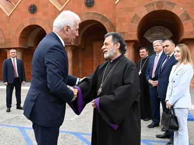 Մեր խնդիրը շատ հստակ է՝ մենք հարևանների հետ, անկախ ունեցած խնդիրներից, պետք է կարողանանք ապրել. ՀՀ նախագահ
