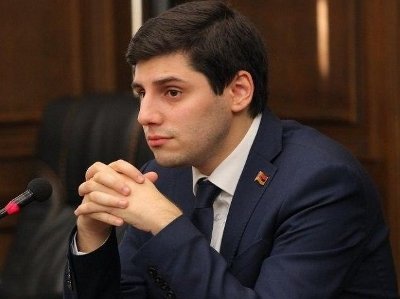 «Հրապարակ». Ինչո՞ւ են լարվել Երևանի քաղաքապետի եւ փոխքաղաքապետի հարաբերությունները