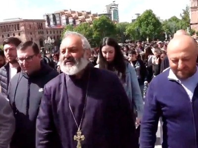 Բագրատ Սրբազանի գլխավորությամբ երթ է սկսվել Երեւանում. երթուղին պարզ է
