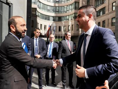 OSCE Chairman-in-Office, Armenia FM’s private conversation kicks off (PHOTOS)