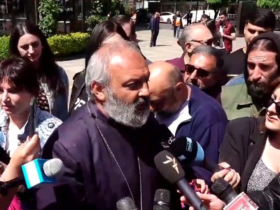 «Վարչապետի թեկնածուի քննարկում դեռ չի եղել». Բագրատ սրբազանը շրջում է ստեղծագործական միություններով