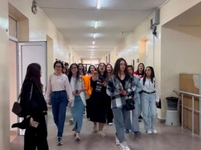 «Ուսանո՛ղ, միացի՛ր», «ուսանո՛ղ, ոտքի՛» կոչերով ԵՊՀ ուսանողները դասադուլի կոչ են անում. դասադուլ է նաեւ Աբովյանում