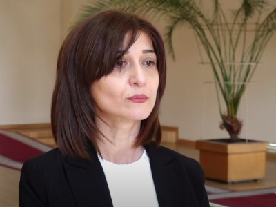 Քաղաքականության մեջ այսքան խորացած մարդը չի կարող համարվել Սրբազան. Արփինե Դավոյան