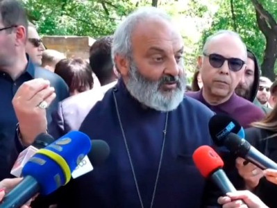 Հովիկ Աղազարյանին պետք է կանչեն ցուցմունք տալու. Սրբազանը հանրահավաքներին փողով մասնակցելու հայտարարության մասին