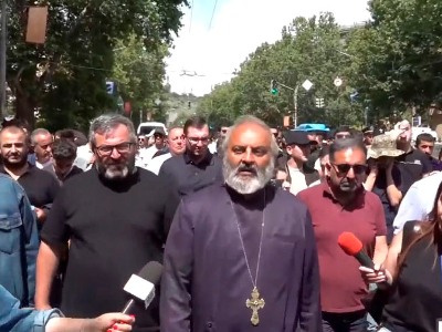 Шествие во главе с архиепископом в Ереване завершилось: следующая встреча состоится во дворе церкви «Сурб Анна»