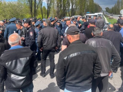 Граждане перекрыли трассы Ереван-Севан и Ереван-Арарат