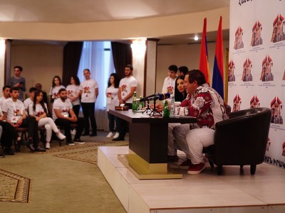 Հայաստանի և Արցախի երիտասարդների կապը պետք է է´լ ավելի ամրապնդել ու զարգացնել. Գագիկ Ծառուկյան