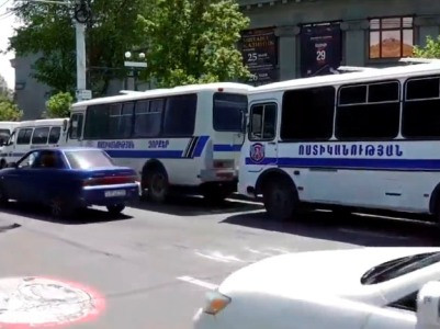 Բողոքի ակցիային ընդառաջ ոստիկանական մեծաթիվ ուժեր են բերվել Երևանի կենտրոն. ամենուրեք արգելապատնեշներ են