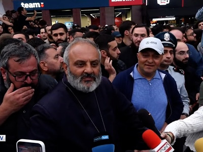 Начальник полиции заявил, что улицы, прилегающие к Опере, будут закрыты до 22:00
