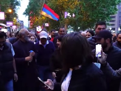 Полицейские уступили под давлением демонстрантов: дорога открылась