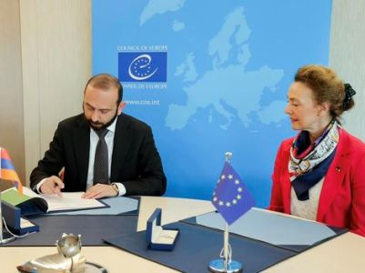 Armenia FM in Strasbourg, signs Oviedo Convention (PHOTOS)
