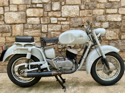 2 rare Italian motorcycles up for auction for collectors