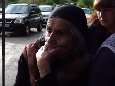 Արյուն թափելով, քրտինքով պահել ենք հողը, բայց հիմա մնացել ենք փոշման. Լենա տատիկը միացել է ճանապարհ փակողներին