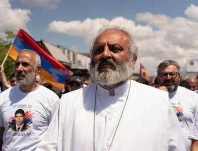 «Հրապարակ». Ներքաղաքական օրակարգը թելադրում են Բագրատ Սրբազանն ու շարժումը