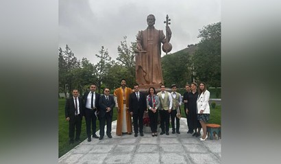 В Ашхабаде открыли памятник Саят-Нове