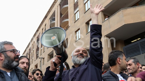 Архиепископ Баграт Галстанян проводит встречу с юристами