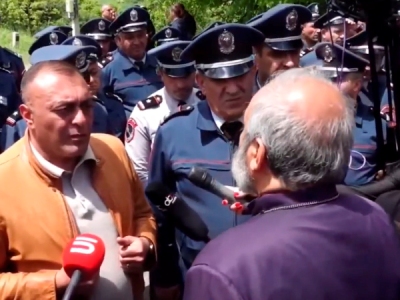 «Գյուղի բնակիչ եմ, Թեմի առաջնորդն եմ, թույլ տվեք՝ անցնենք»․ Բագրատ Սրբազանի մուտքը Կիրանց ոստիկաններն արգելեցին