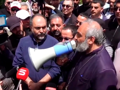 Պարոն նախարար, որպեսզի հրահրումներ չլինեն, ասեք՝ բացեն ճանապարհը, խաղաղ գնանք գյուղ, գանք․ Բագրատ Սրբազան