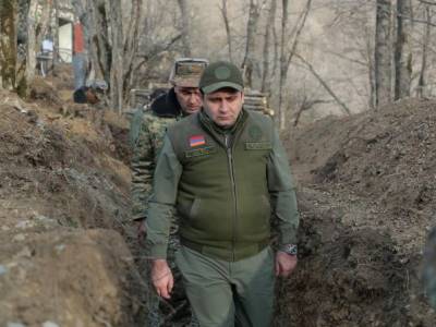 Министр обороны Армении посетил юго-восточную приграничную зону
