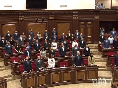 Парламент Армении почтил минутой молчания память президента Ирана и сопровождавших его лиц