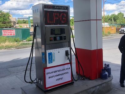 Փարաքարում լցակայանում 1 ամիս ժամկետով փակցվել է «Մենք տուգանվել ենք թերլիցքավորման համար» պաստառ