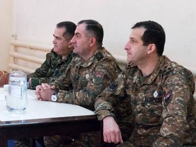 ԶՈՒ ԳՇ պետ, գեներալ-լեյտենանտ Էդվարդ Ասրյանը հետեւել է բասկետբոլի առաջնության ՊՆ վարչական համալիրի մարզադահլիճում