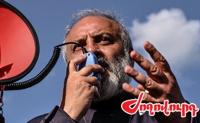 Newspaper: Archbishop Galstanyan is proposed to sign document confirming his Armenia interim government PM candidacy