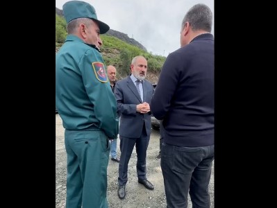Armenian PM arrives at disaster zone