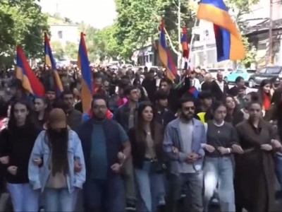 Երթը Մատենադարանից հասավ Հանրապետության հրապարակ