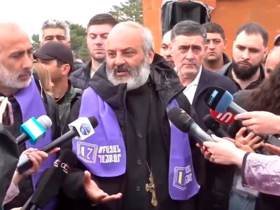 Երկու պատճառ կա, որ Նիկոլ Փաշինյանը չի եկել Սարդարապատ. Բագրատ Սրբազան