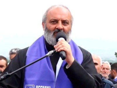 Ցանկալի ու բաղձալի կլինի, որ մեր տներից, լուսամուտներից կախված լինի եռագույնը. Բագրատ Սրբազան