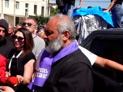 Archbishop Bagrat Galstanyan, supporters are outside Armenia interior ministry