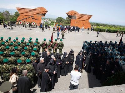 Главы епархий диаспоры ААЦ осудили действия полицейских в отношении Католикоса всех армян