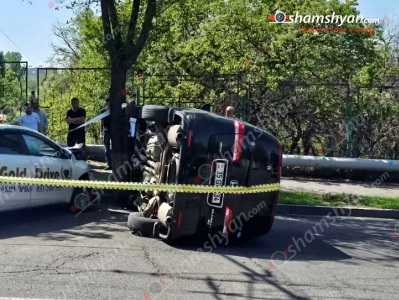 Ավան թաղամասում բախվել են «Toyota Corolla»-ն ու «Honda»-ն. վերջինս  կողաշրջվել է՝ փակելով ճանապարհը