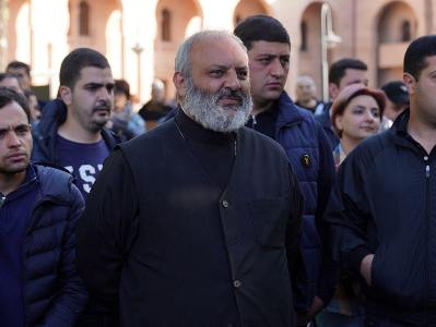 Archbishop Galstanyan starts march from interior ministry building back to Saint Anna Church in downtown Yerevan