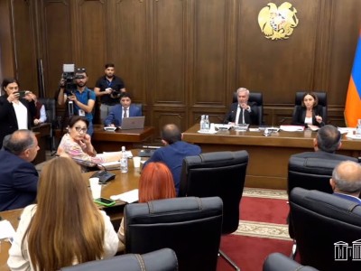 «Վահե Ղազարյանը վախեցել է գա՞», «մատդ ծալի». ԱԺ-ում իրավիճակը լարվեց