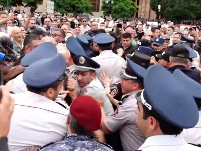 Situation tense at Yerevan Republic Square