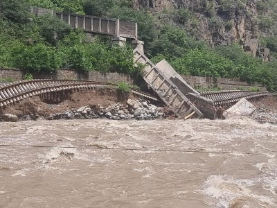 Armenia PM: Russian colleagues assured the flood-damaged railway will be restored as soon as possible