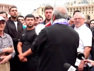 Archbishop Bagrat Galstanyan's movement blocks Armenia government building entrances