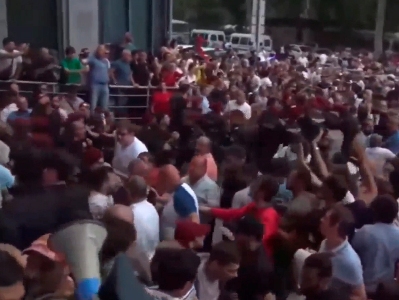 Police, protesters clash near Armenia MFA building