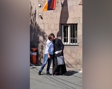 ԱԳՆ-ի դիմացից բերման ենթարկված ցուցարարներն ազատ արձակվեցին