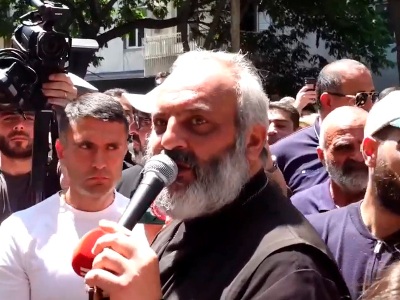 Բռնես, սարկավագներին դնես դիմացներն ասես՝ իրավունք չունեք մտնելու եկեղեցի, լավ կլինե՞ր. Սրբազանը՝ ՀՀ նախագահի մասին