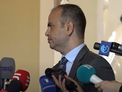 Անլուրջ հարց եք տալիս, քաղաքացի Գալստանյանին վարչապետի պաշտոնում չեմ տեսնում. Զարեհ Սինանյան
