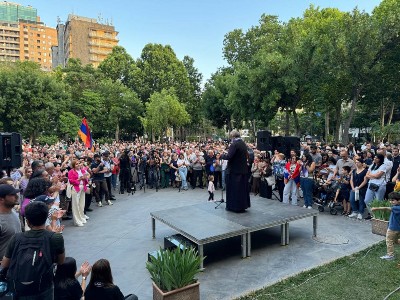 Newspaper: What does Armenia opposition movement, led by Archbishop Bagrat Galstanyan, propose?
