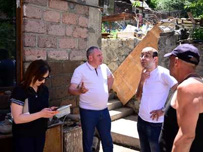 Լոռու մարզպետն այցեր է կատարում աղետի գոտու բնակավայրեր և հետևում կատարվող աշխատանքներին (ֆոտո)