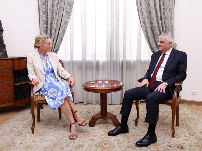 Deputy premier, new UN coordinator in Armenia exchange views on human capital development