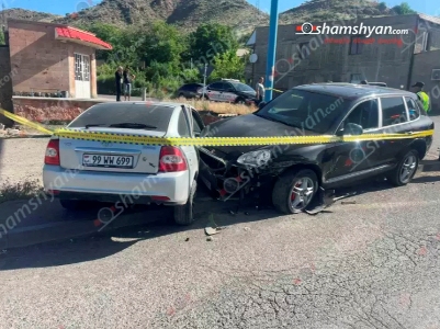Վայոց ձորում բախվել են «Porsche Cayenne»-ն ու «Lada Priora»-ն. կա վիրավոր