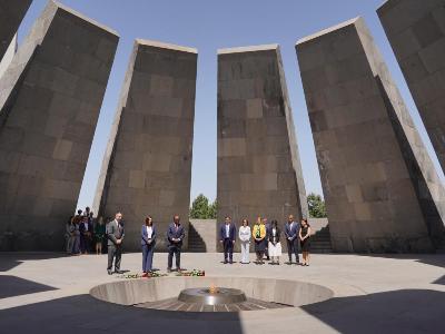 US Deputy Secretary of State pays respect to Armenian Genocide victims (PHOTOS)