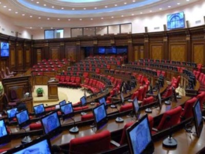 Внеочередное заседание парламента Армении не состоялось из-за бойкота правящей силы